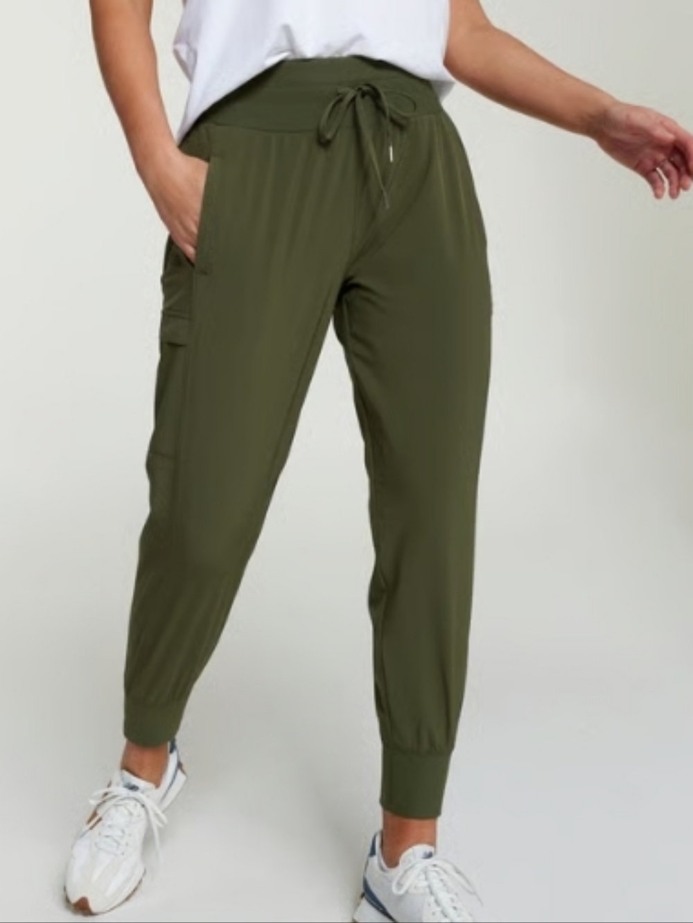 NWOT Calia By Carrie Underwood Women's Truelight Cargo Joggers Olive Green SizeM